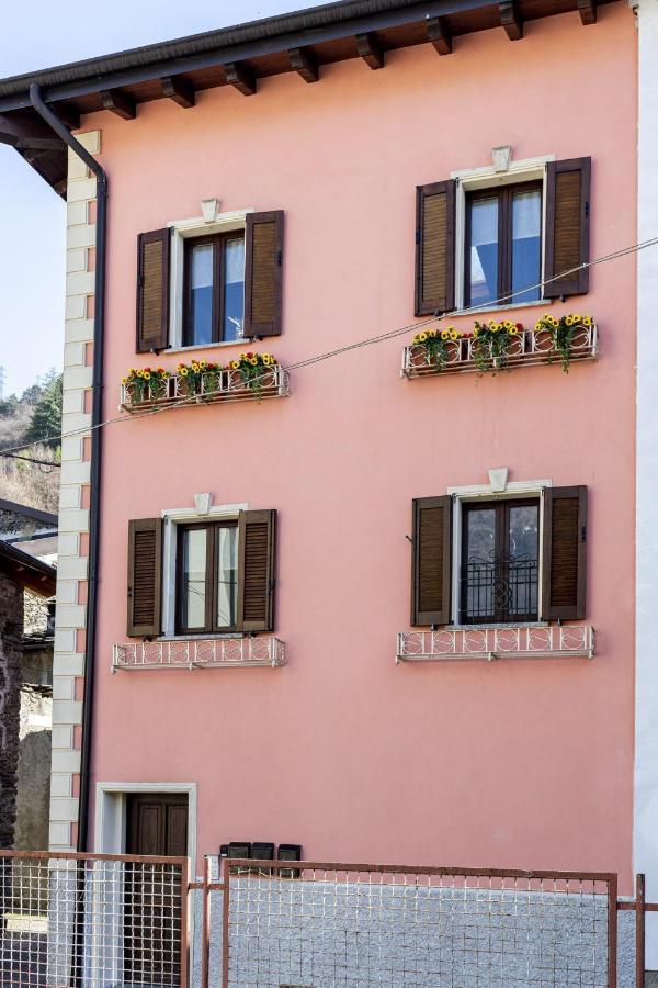 Da Perry Appartement Morbegno Buitenkant foto